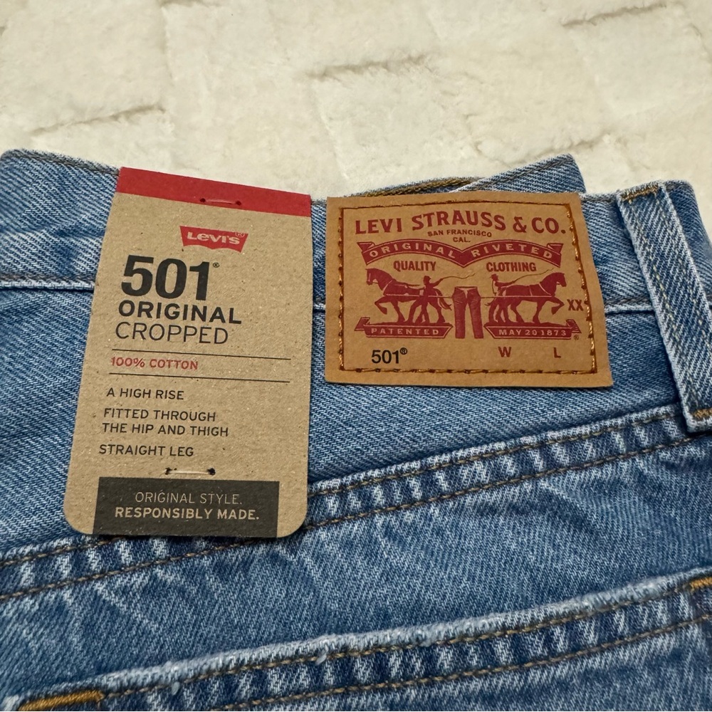 Levi's 501 High-Rise Straight Leg Crop Jeans Distressed Light Wash - 29 x 26 NWT - Picture 6 of 9